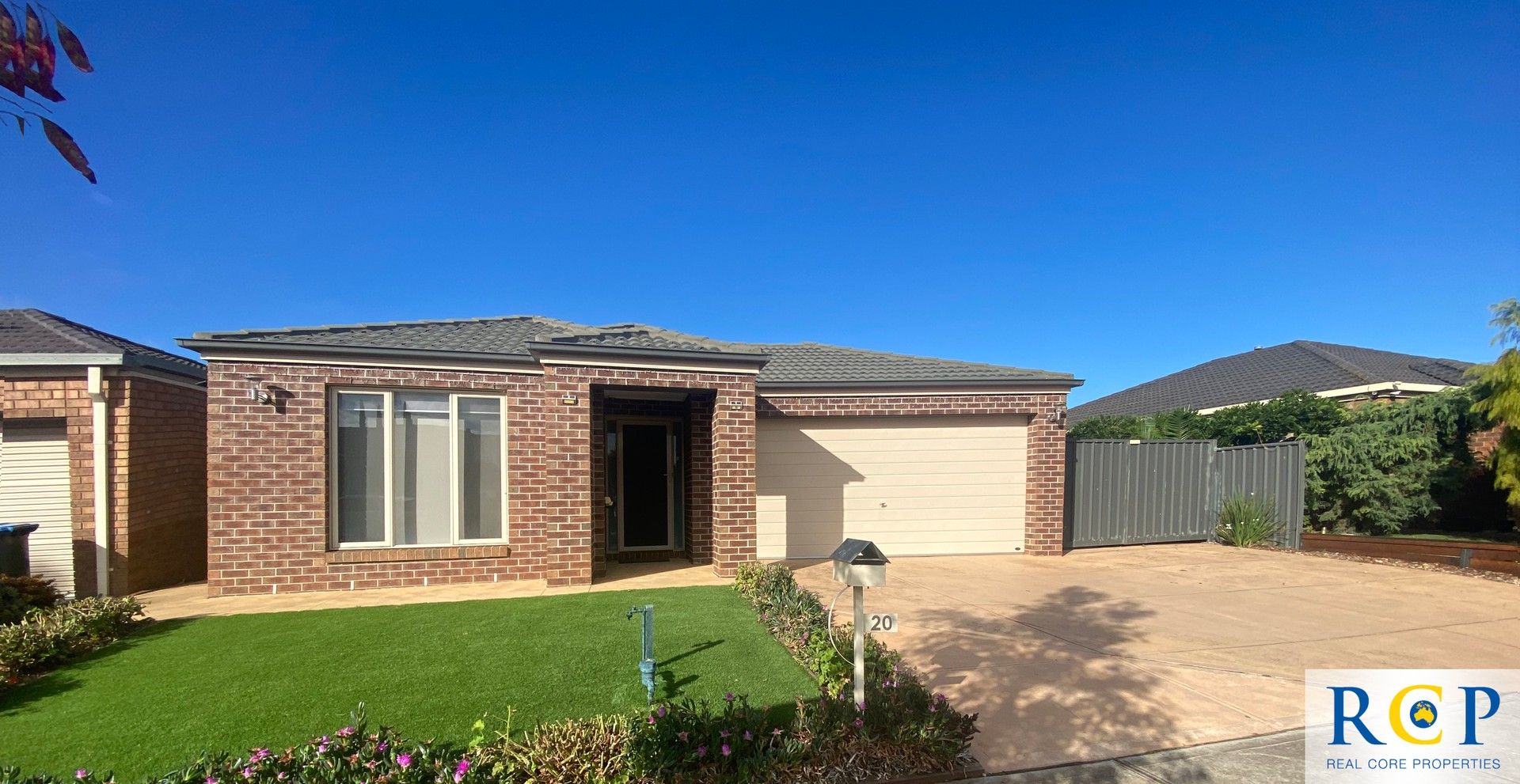 4 bedrooms House in 20 Silver Gum Street MANOR LAKES VIC, 3024