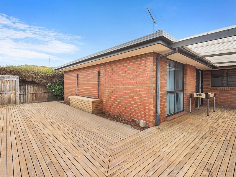 1/6 Karlovac Court, Bell Park VIC 3215, Image 2