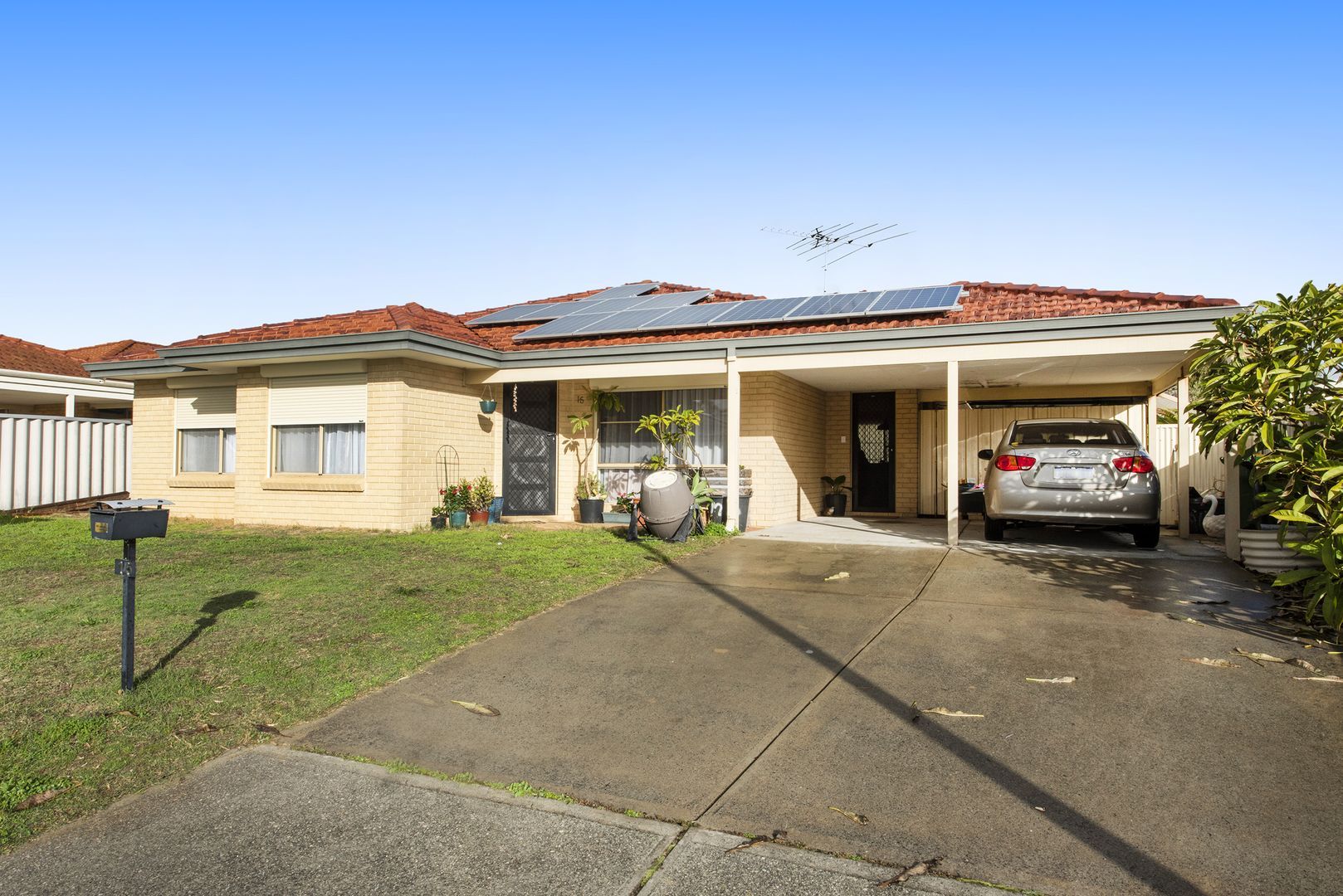 4 bedrooms House in 15 Mayflower Close PORT KENNEDY WA, 6172
