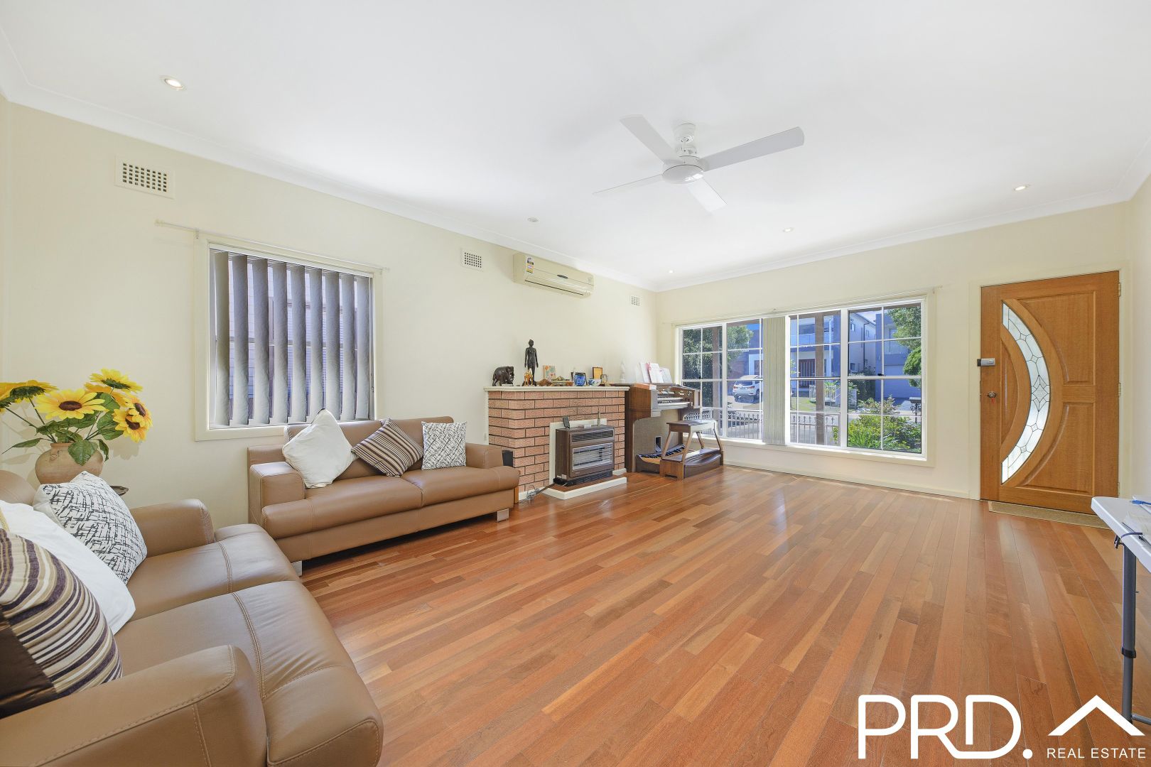 9 Harford Avenue, East Hills NSW 2213, Image 2