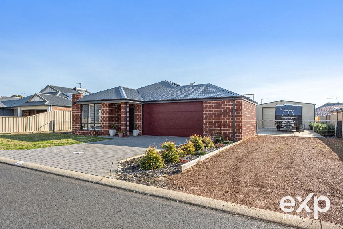 5 bedrooms House in 4 Harrison Way WAROONA WA, 6215
