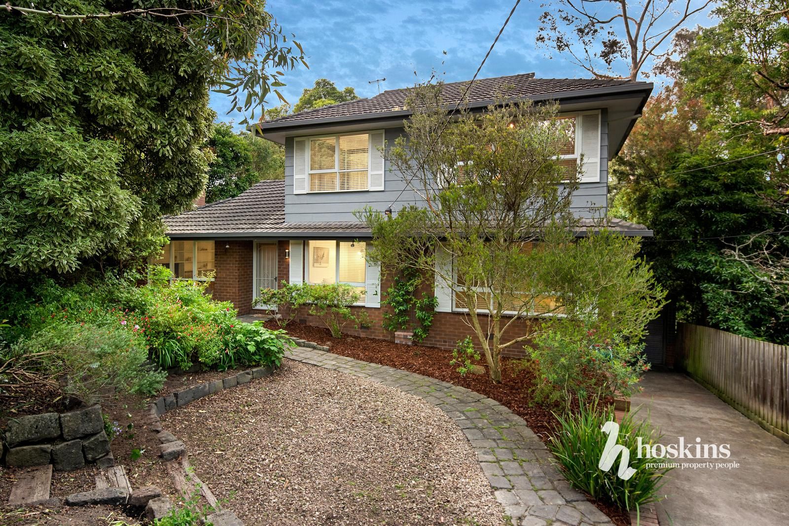 5 bedrooms House in 26 Felix Crescent RINGWOOD NORTH VIC, 3134