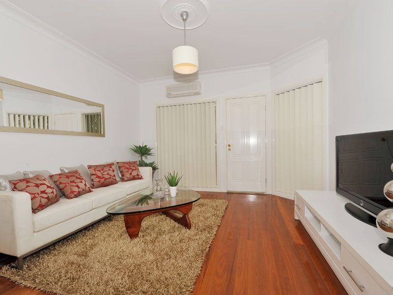 2/11 Beatrice Street, Hawthorne QLD 4171, Image 1