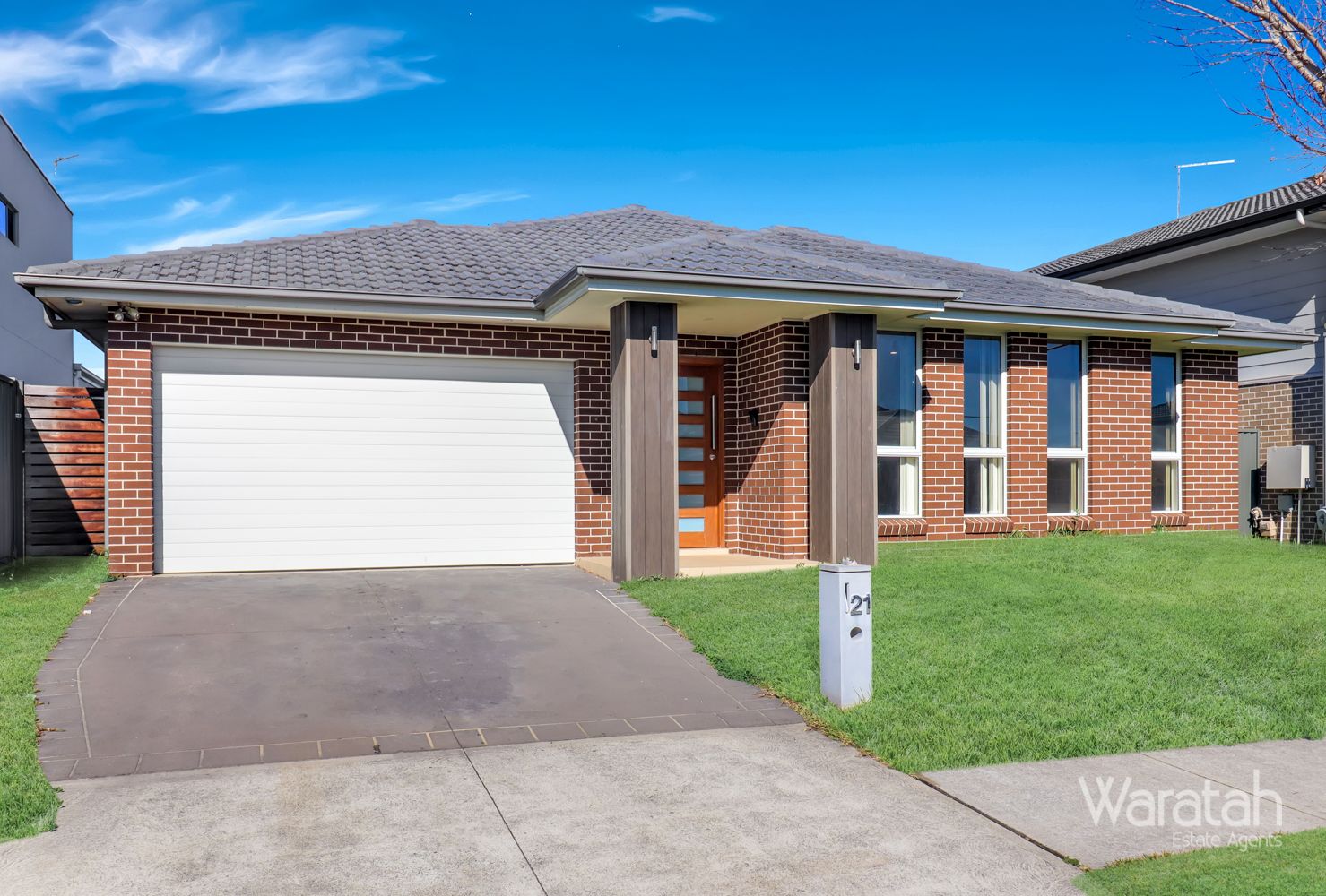 5 bedrooms House in 21 Cassinia Avenue MARSDEN PARK NSW, 2765
