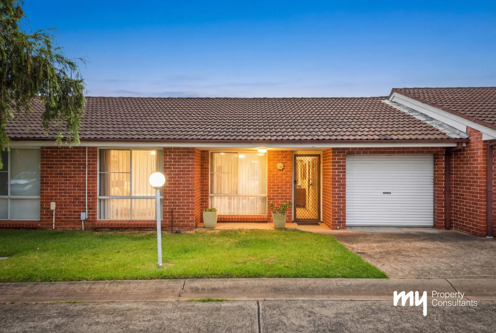 15/6-8 Second Avenue, Macquarie Fields NSW 2564