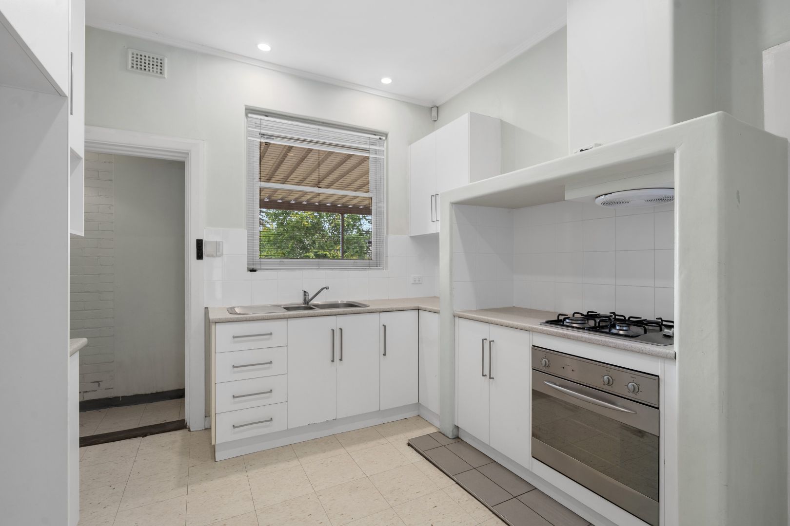 35 Aveland Avenue, Trinity Gardens SA 5068, Image 2