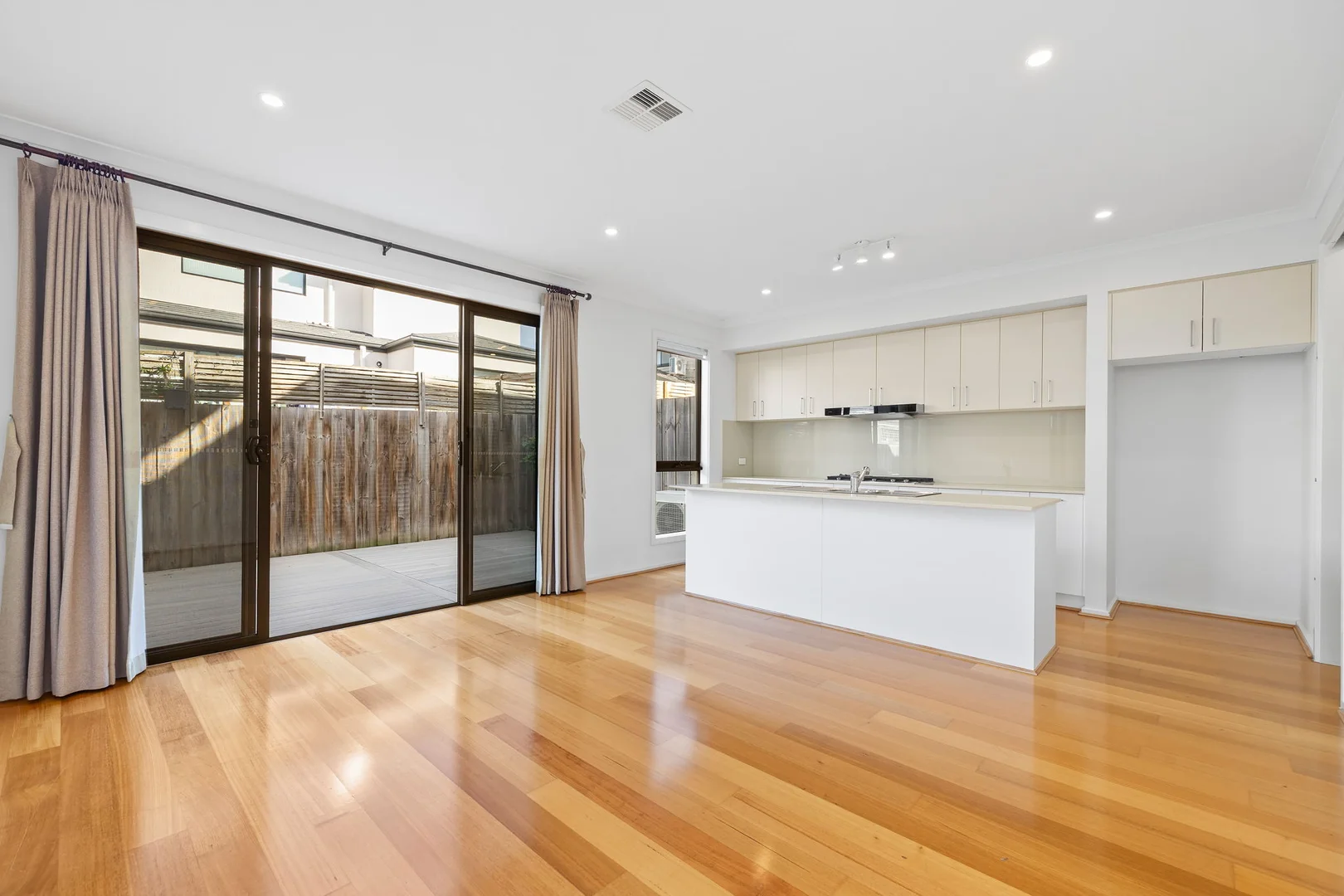 Additional image 3 of 4/9 Highfield Road, Doncaster East VIC 3109