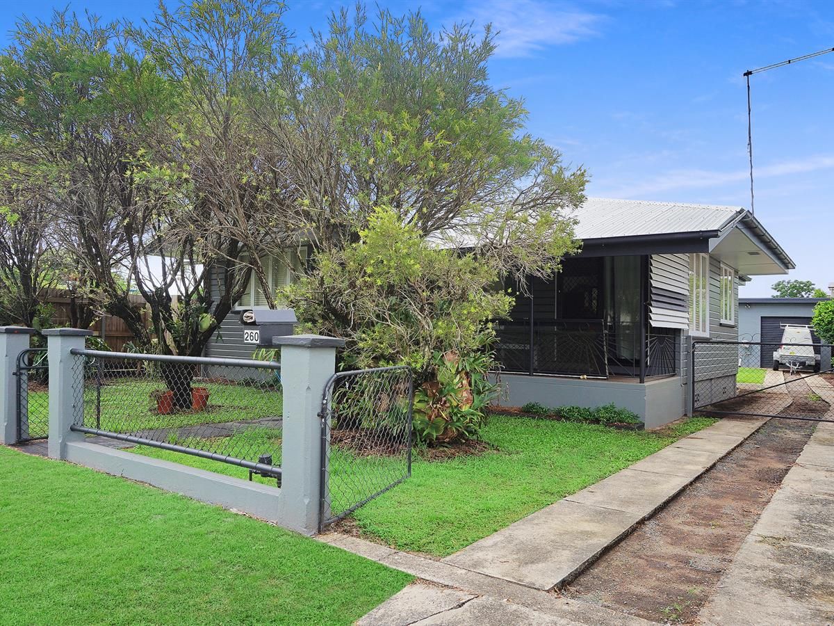 2 bedrooms House in 260 Brown Street WESTCOURT QLD, 4870