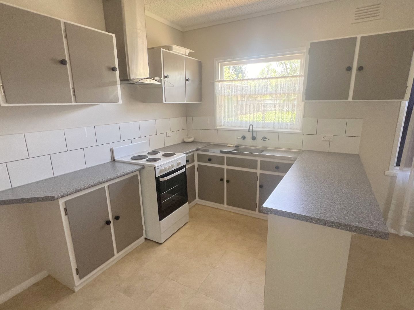 39 Kingfisher Avenue, Coleambally NSW 2707 House For Rent 375 Domain