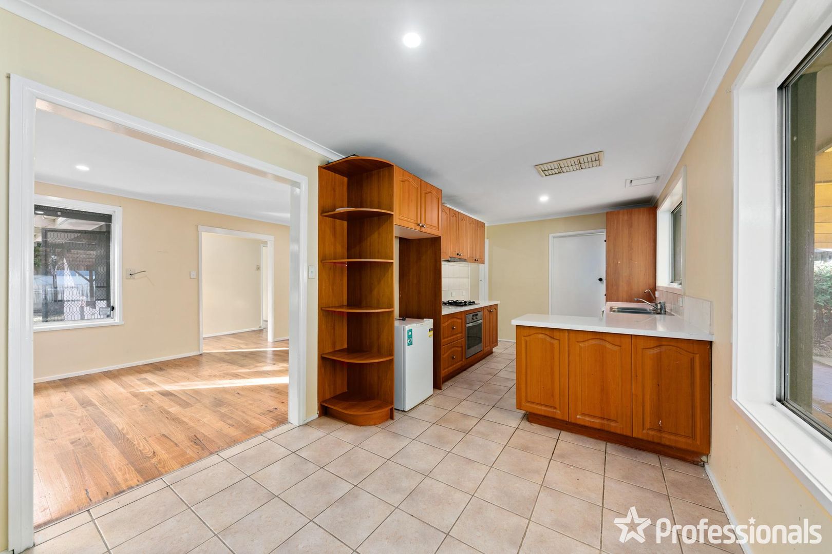 45 Tasman Avenue, Deer Park VIC 3023, Image 2