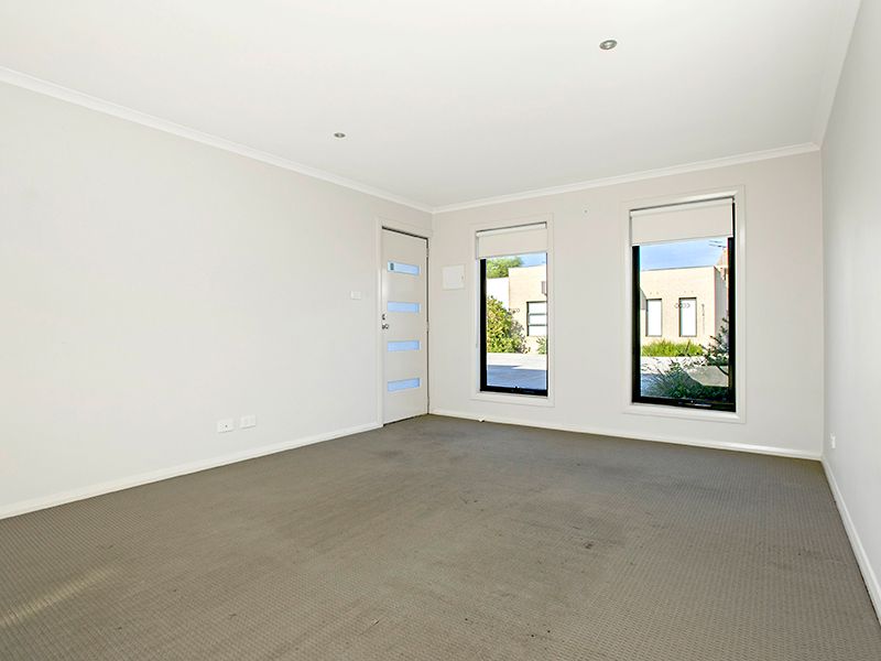 7/25 Deutgam Street, Werribee VIC 3030, Image 2