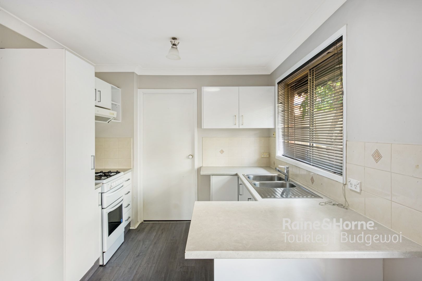 3 Myall Close, Blue Haven NSW 2262, Image 2