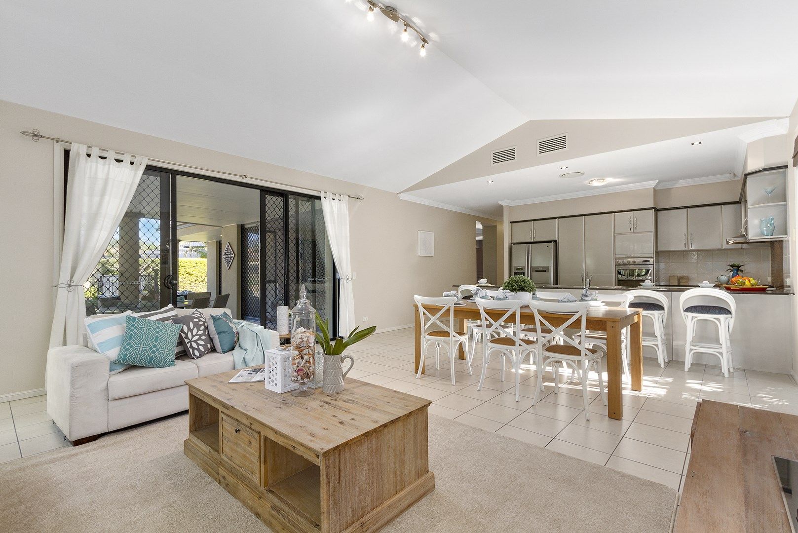 12 Blackfen Court, Arundel QLD 4214, Image 1