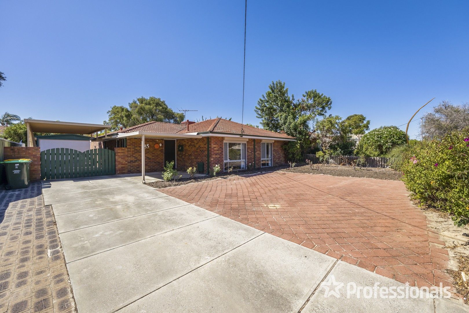 3 bedrooms House in 33 Tendring Way GIRRAWHEEN WA, 6064