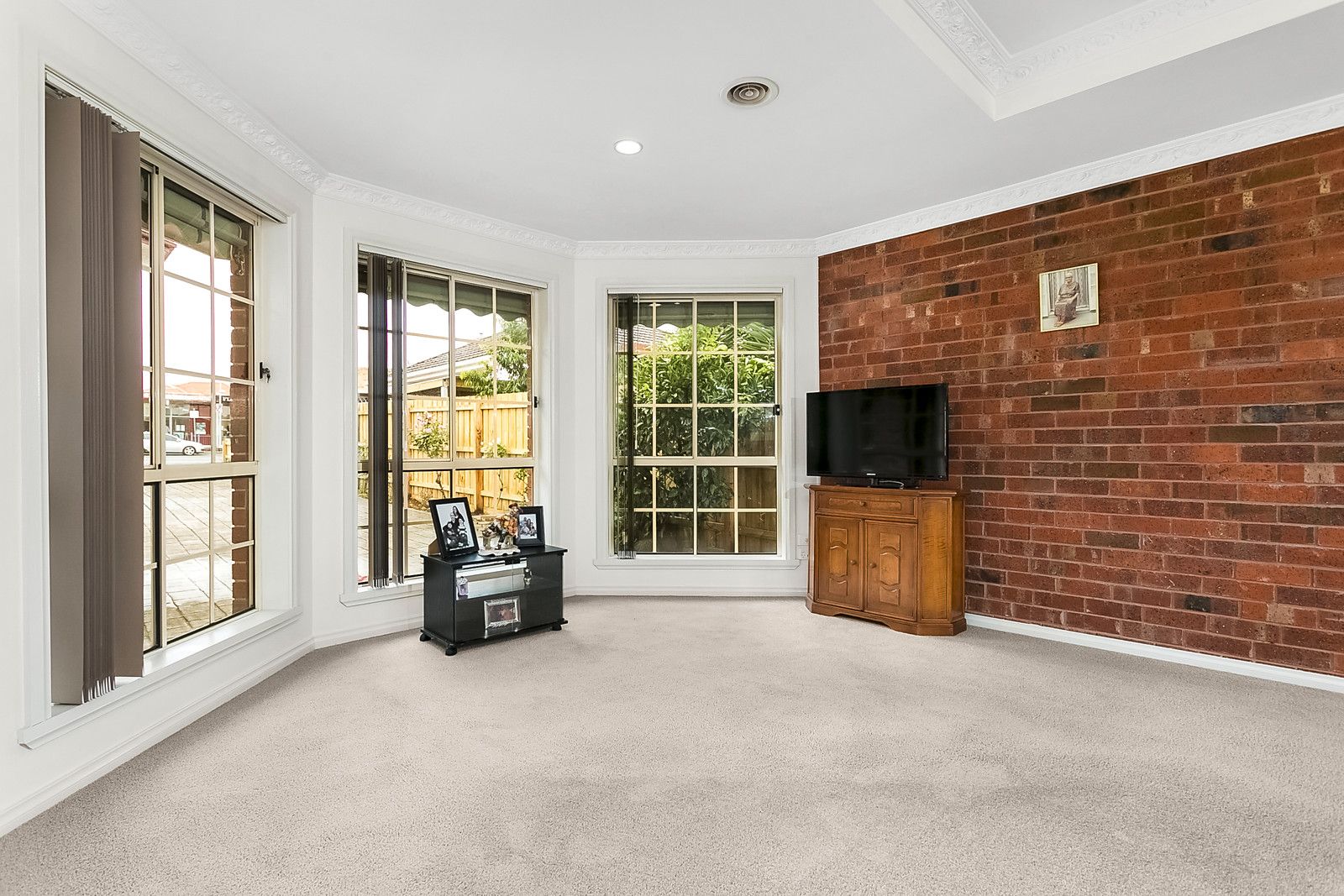 2/10 Military Road, Avondale Heights VIC 3034, Image 1