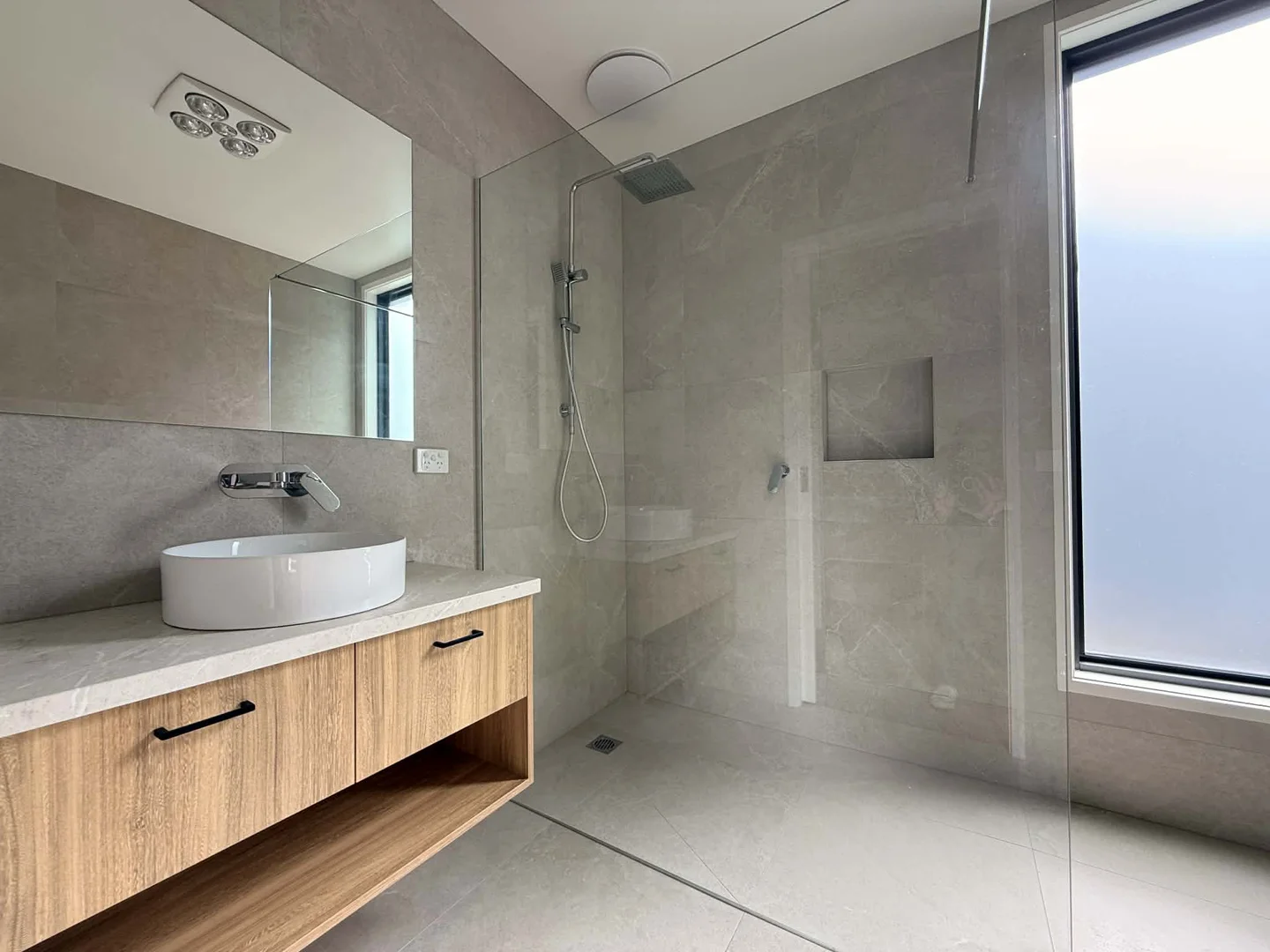 Additional image 9 of Bright VIC 3741