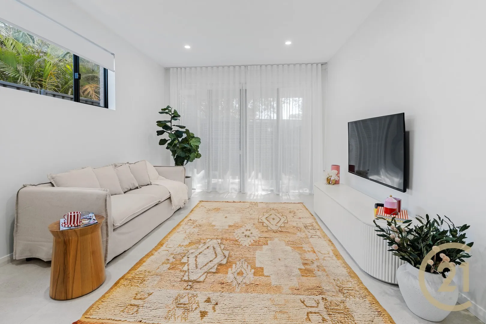 Stylish Modern Living, Holsworthy