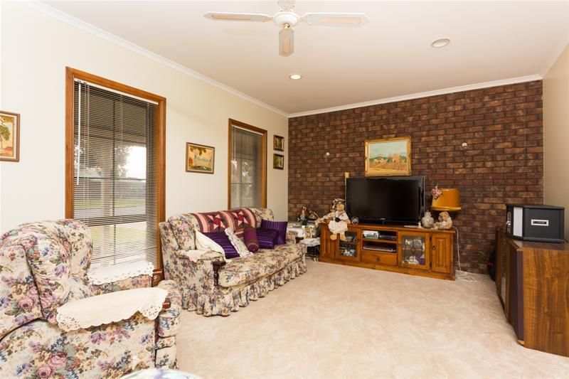 38 Maher Street, Euston NSW 2737, Image 2