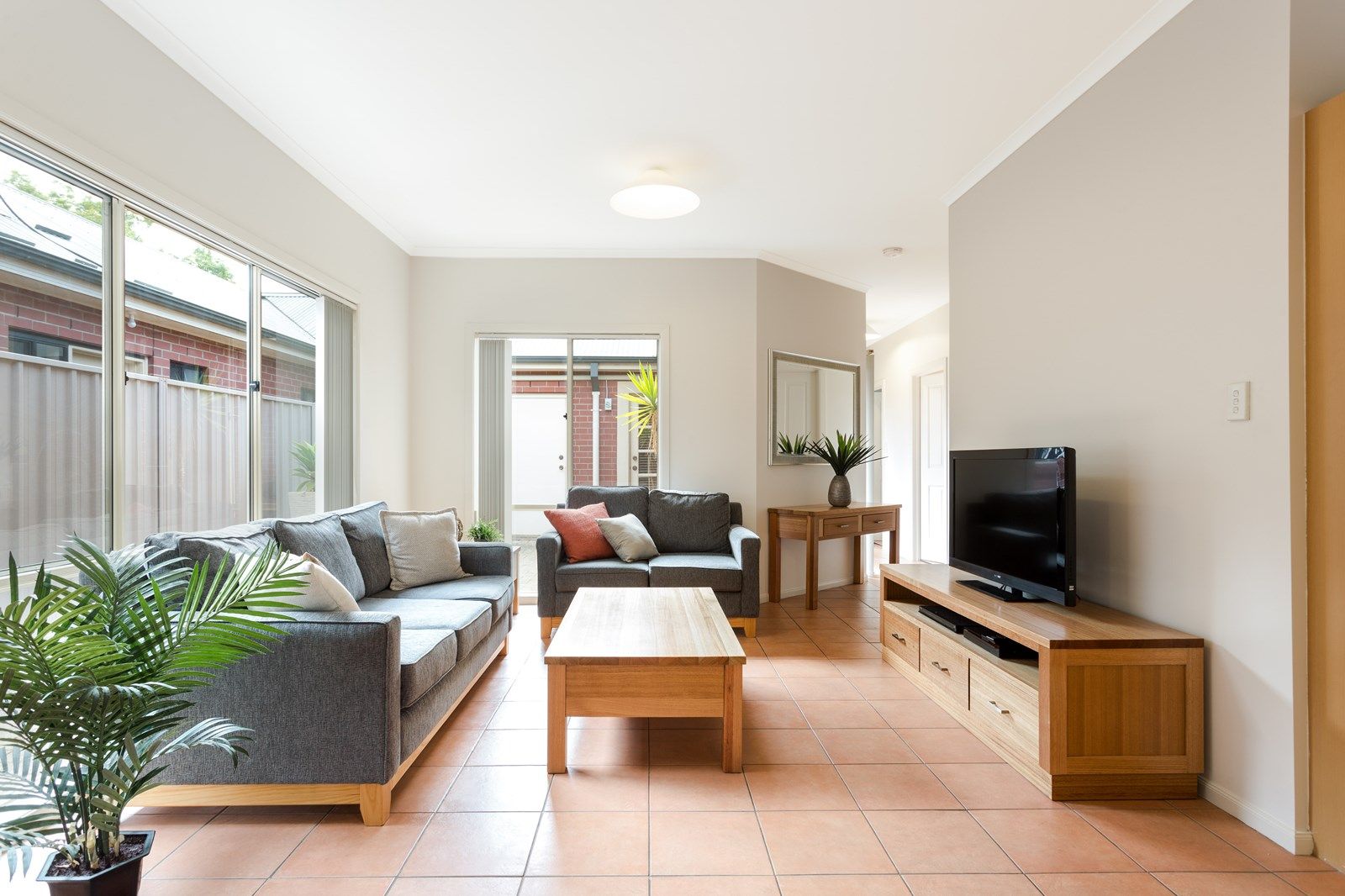 2/10 Northcliffe Street, Cumberland Park SA 5041, Image 1