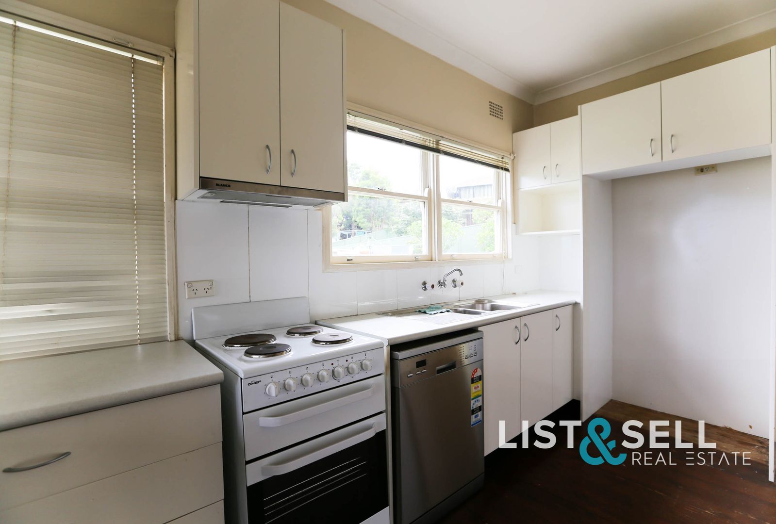 5 Fisher Place, Campbelltown NSW 2560, Image 2