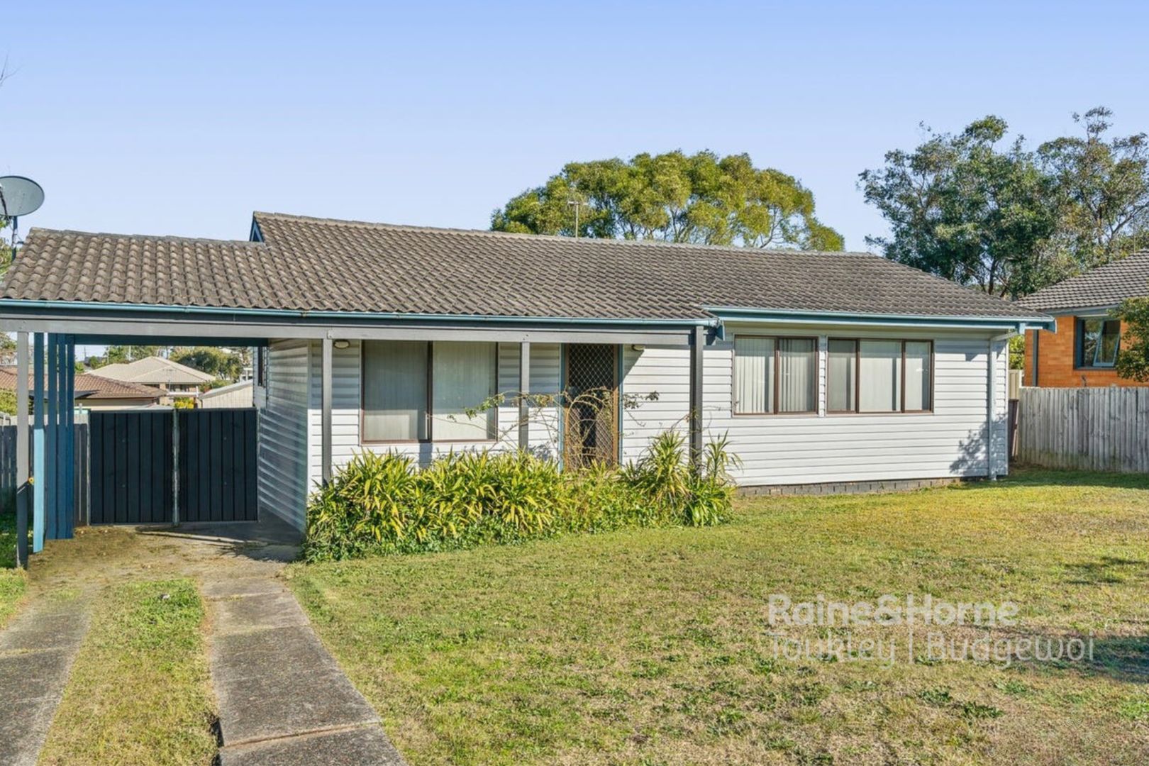 3 bedrooms House in 57 Gorokan Drive LAKE HAVEN NSW, 2263
