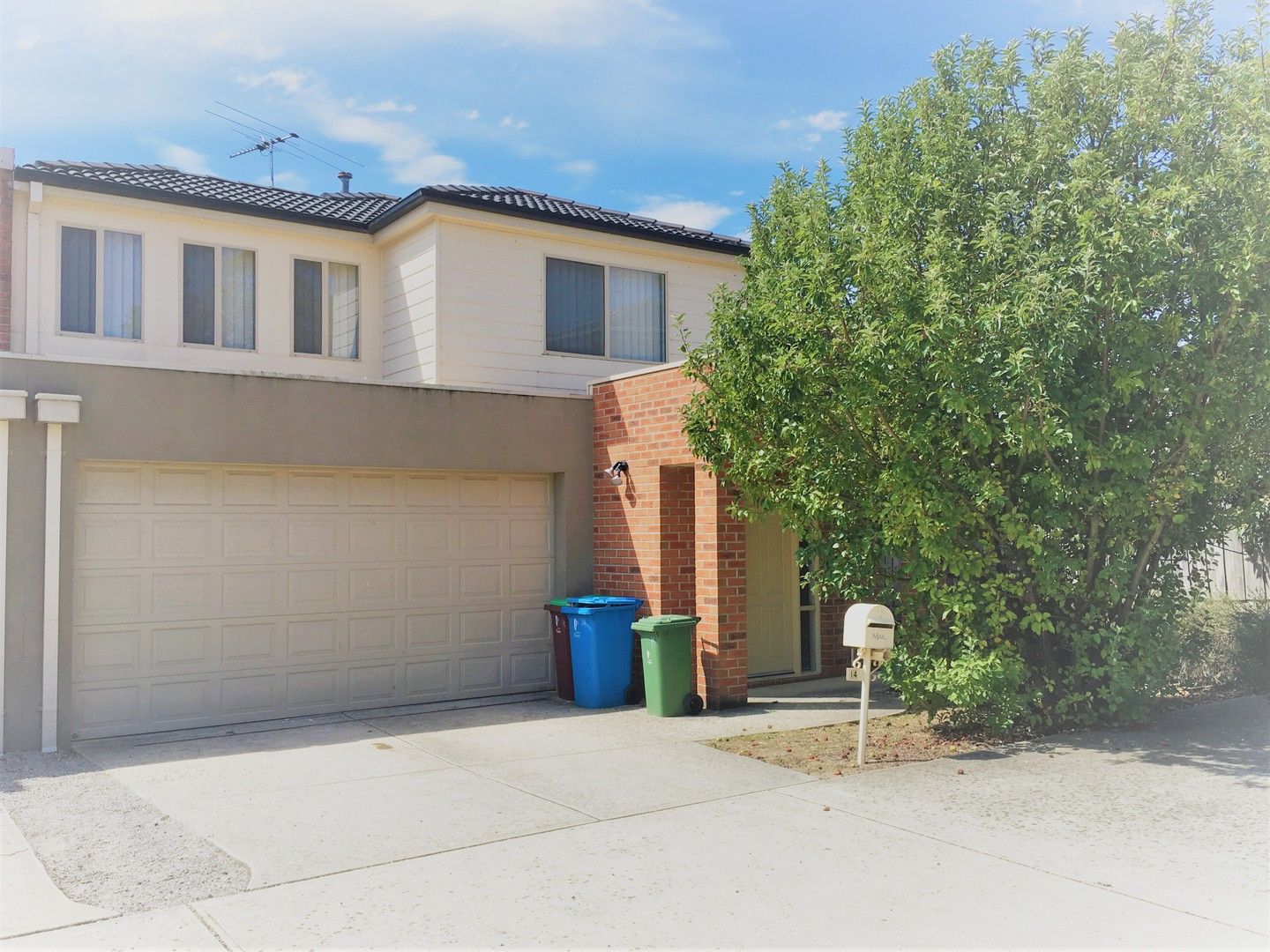 3 bedrooms House in 14 Melzak Way BERWICK VIC, 3806