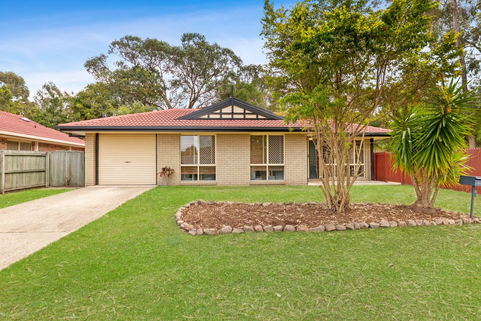 3 bedrooms House in 18 Mckenzie Place FOREST LAKE QLD, 4078