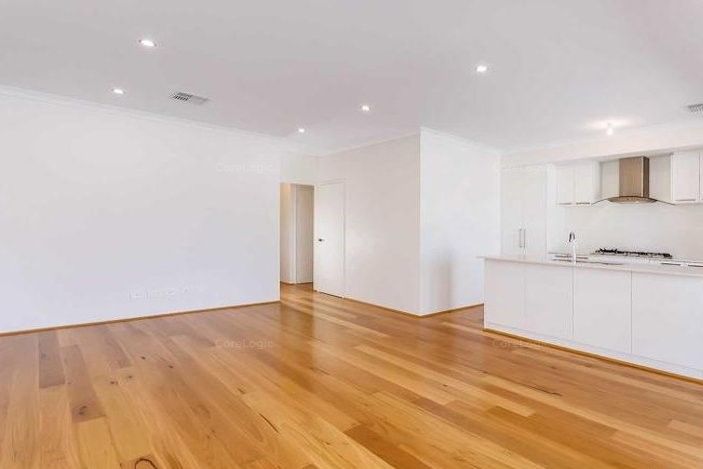 3 bedrooms House in 94B North Lake Road MYAREE WA, 6154