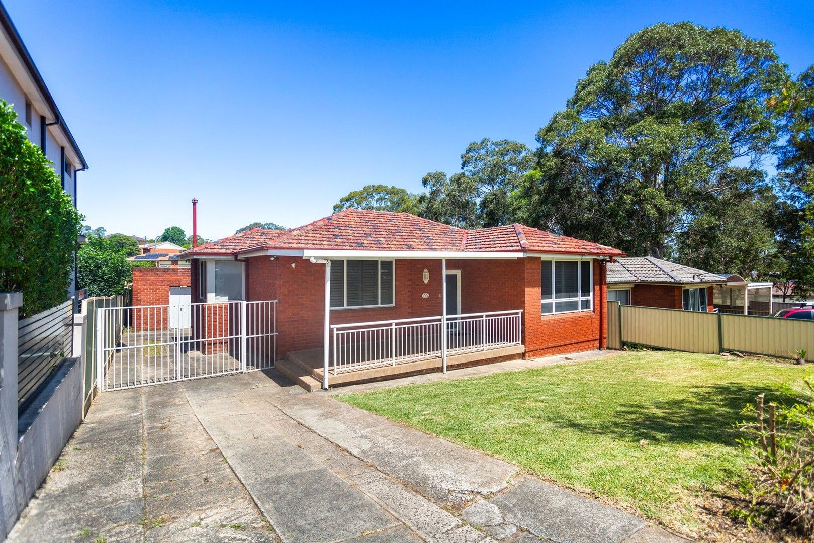 33 Surrey Avenue, Georges Hall NSW 2198, Image 0