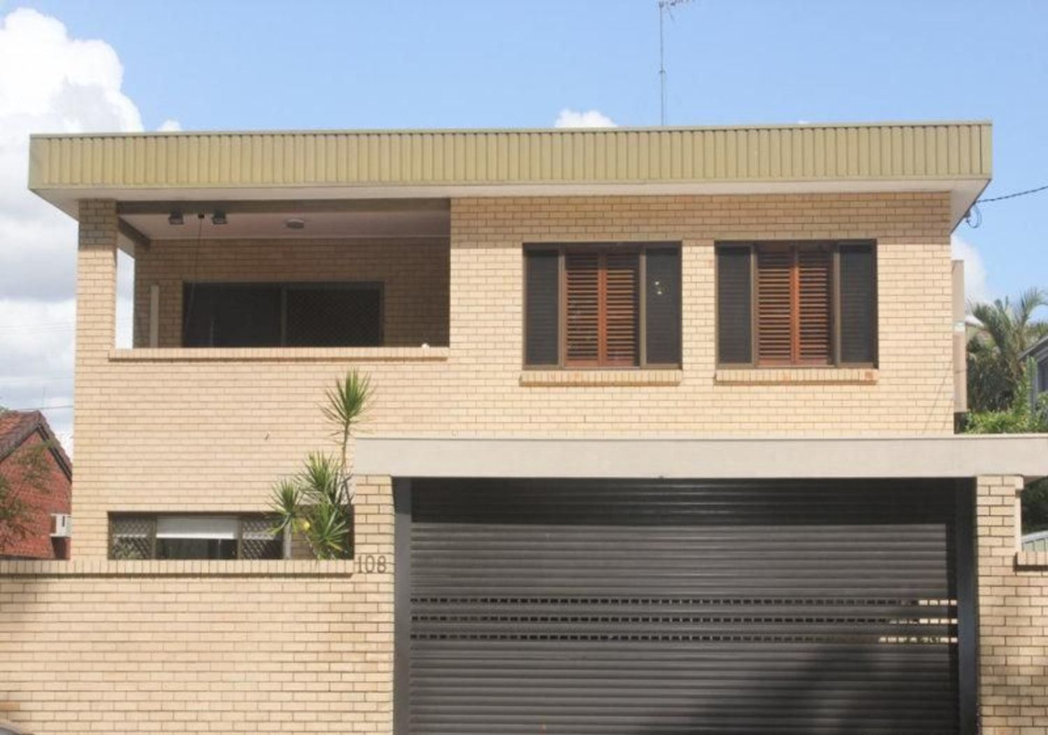 5 bedrooms House in 108 Slatyer Avenue BUNDALL QLD, 4217