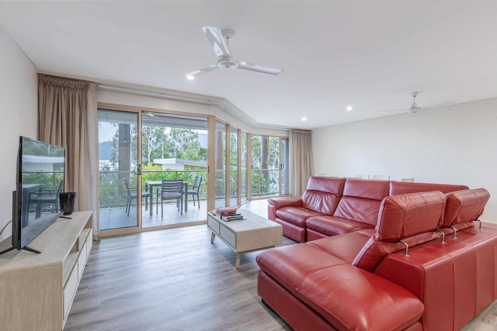 2/10 Hermitage Drive, Airlie Beach QLD 4802, Image 2