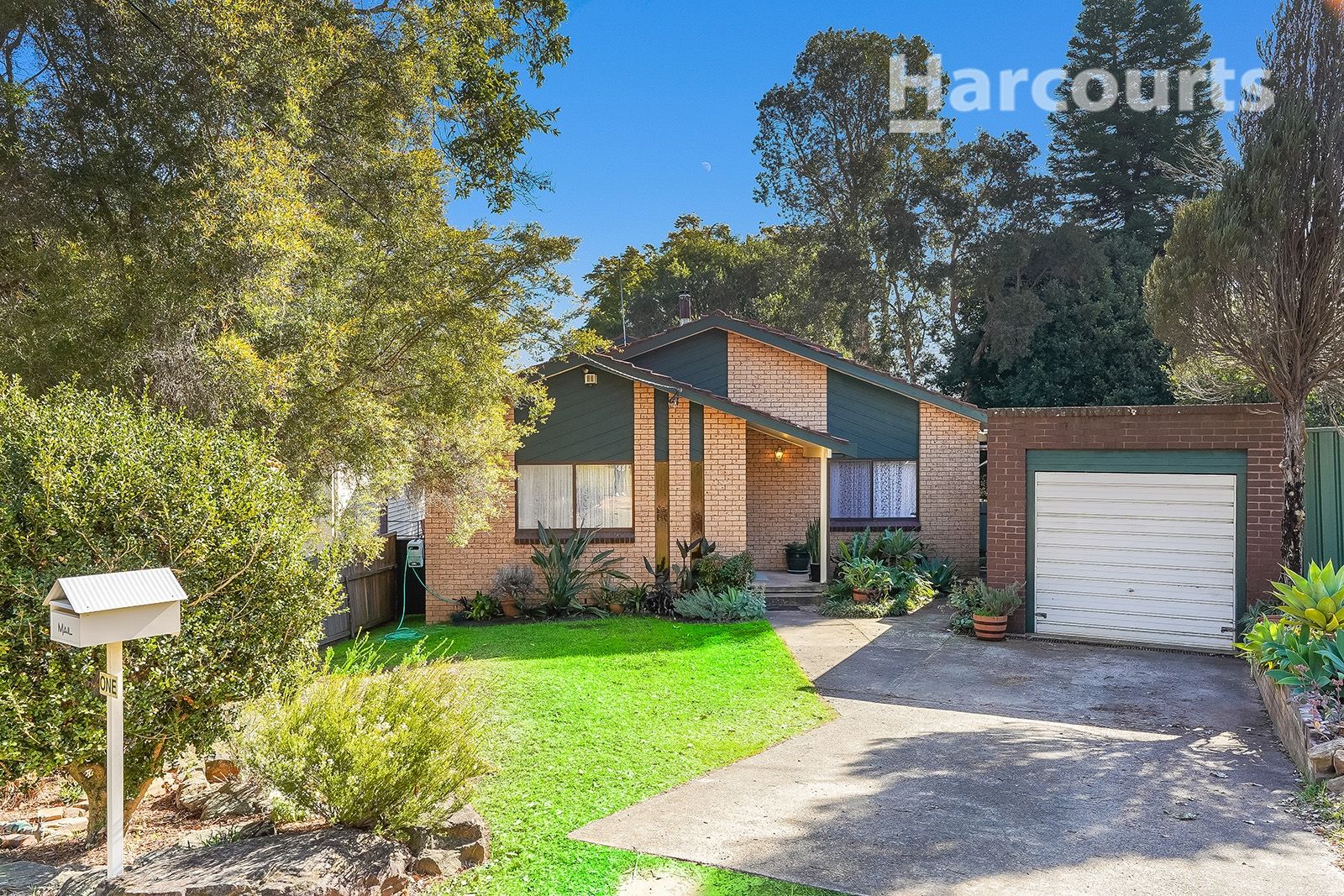 1 Curran Avenue, Macquarie Fields NSW 2564, Image 0