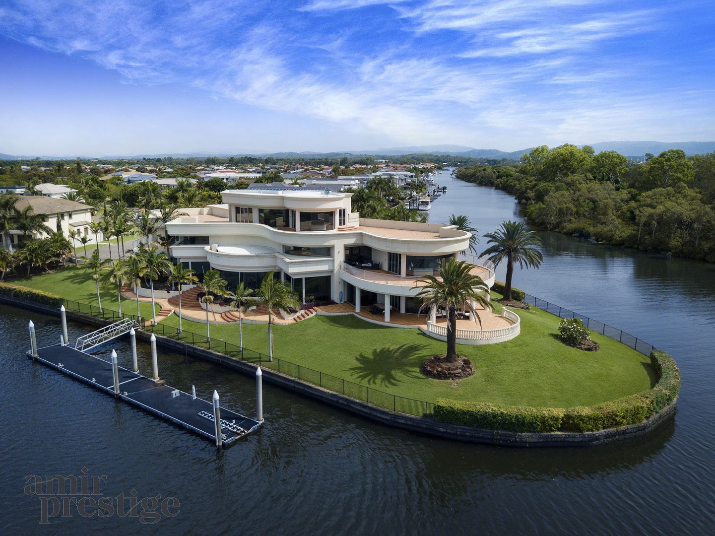 2585 Gracemere Circuit North, Hope Island QLD 4212 Domain