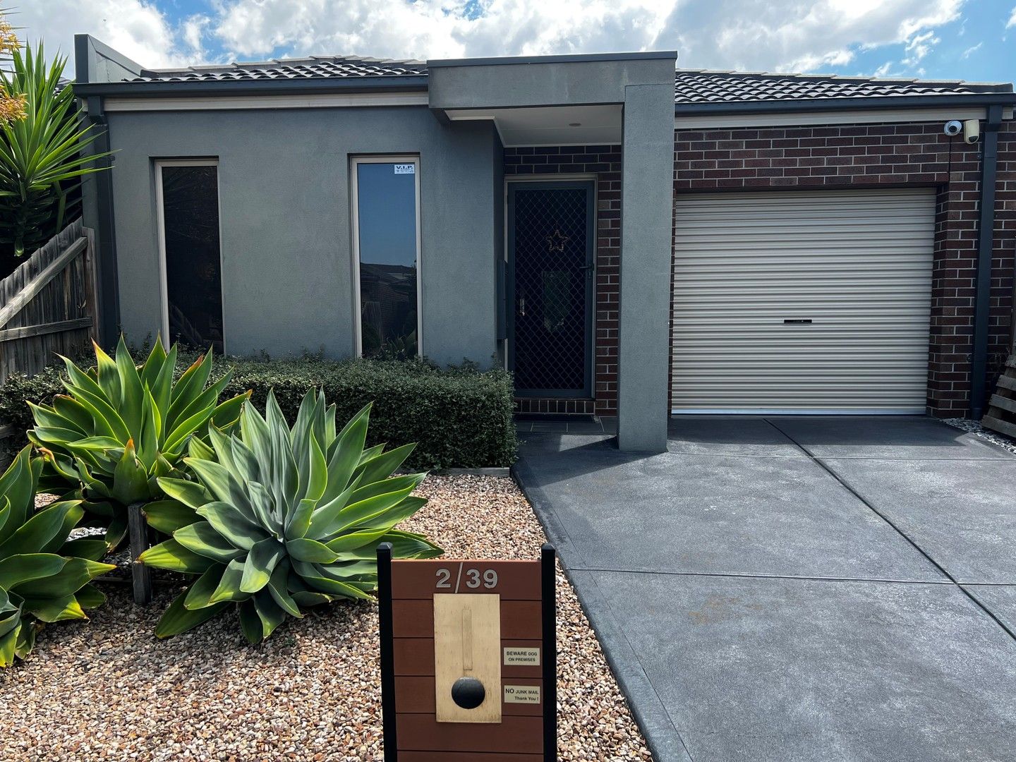 3 bedrooms Apartment / Unit / Flat in 2/39 Springleaf Road TARNEIT VIC, 3029