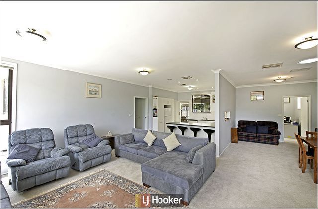 20 Ashburton Circuit, KALEEN ACT 2617, Image 2