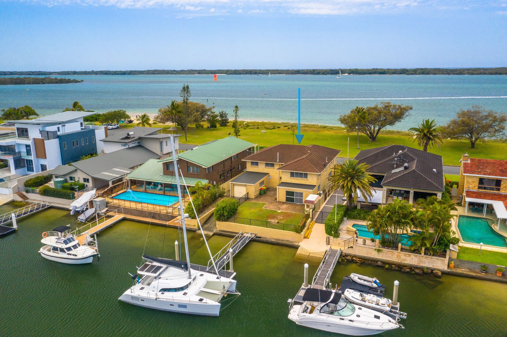 18 Shearwater Esplanade, Runaway Bay Property History & Address