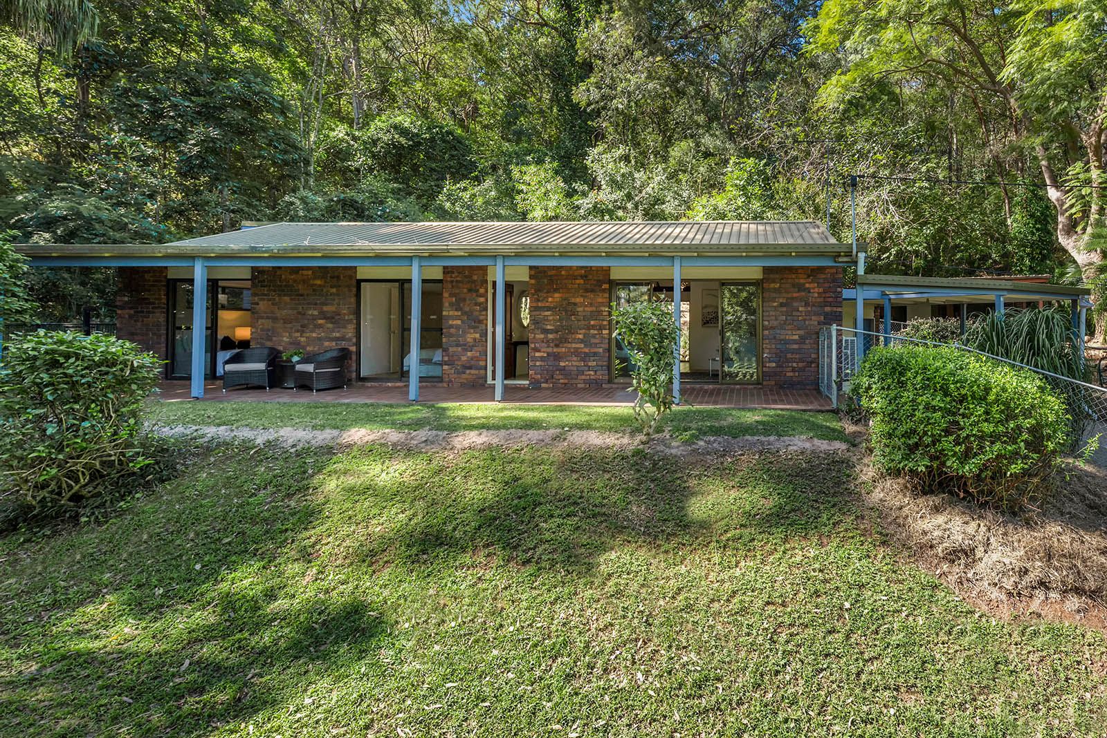 3 bedrooms House in 16 Wandella Street CHAPEL HILL QLD, 4069