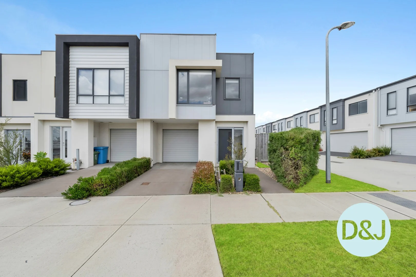 25 Tony Way, Cranbourne West VIC 3977