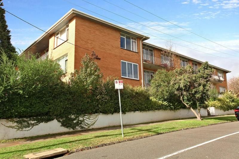 2 bedrooms Apartment / Unit / Flat in 2/1306 Toorak Road CAMBERWELL VIC, 3124