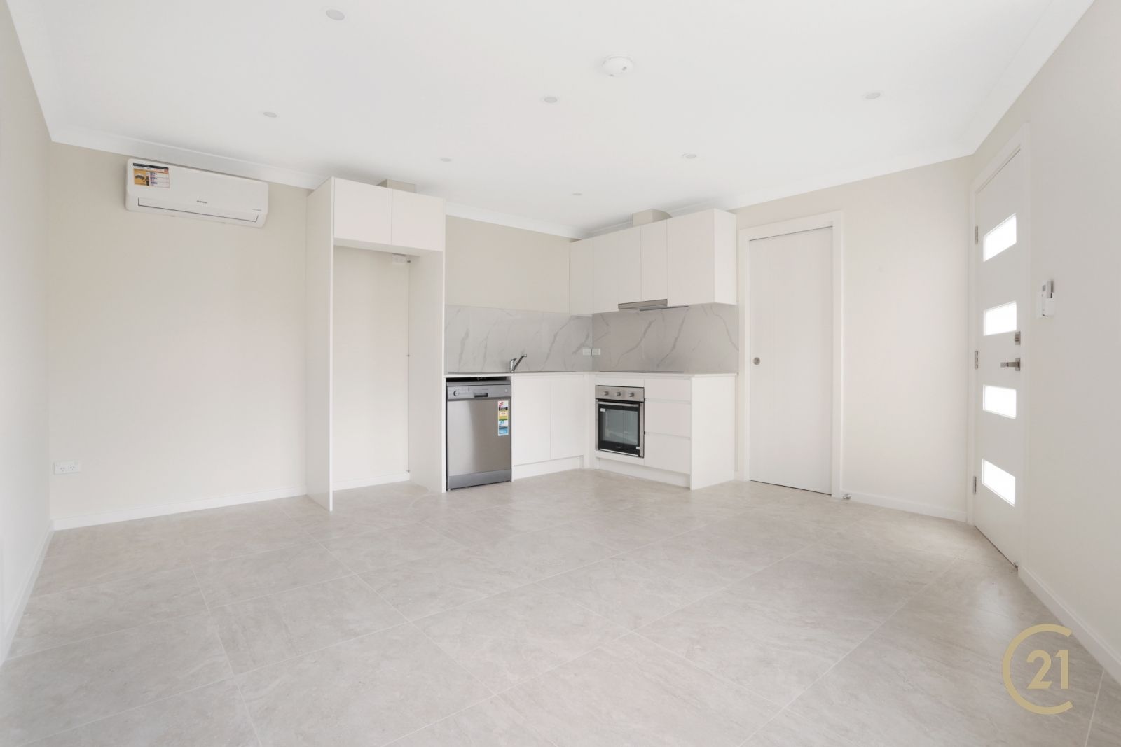 2 bedrooms Villa in 2A Karius Street GLENFIELD NSW, 2167
