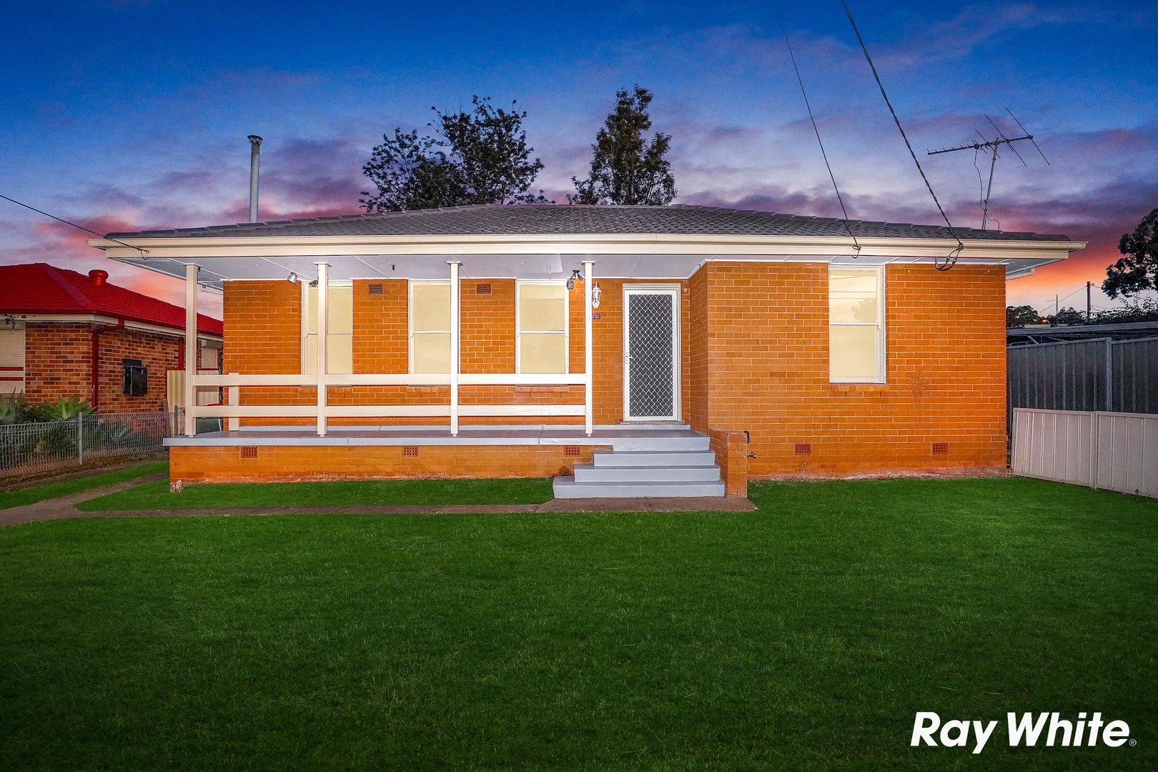 4 bedrooms House in 23 Papeete Avenue LETHBRIDGE PARK NSW, 2770
