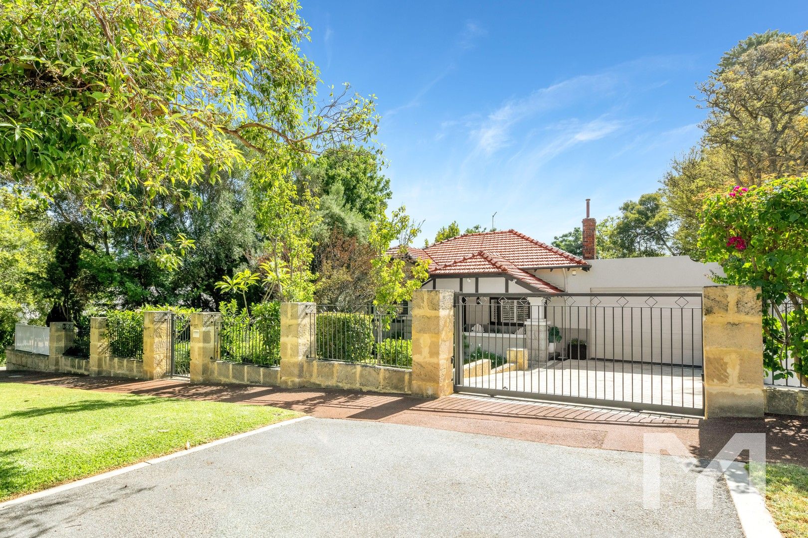 5 bedrooms House in 27 Dalgety Street EAST FREMANTLE WA, 6158