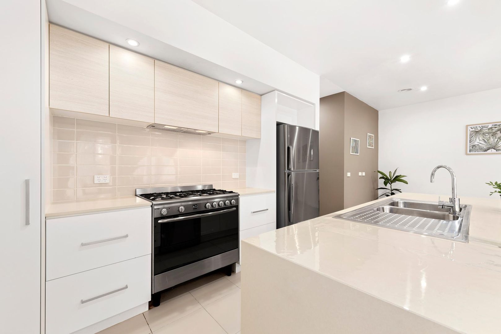 11 Burn Nar Look Drive, Burwood VIC 3125, Image 2