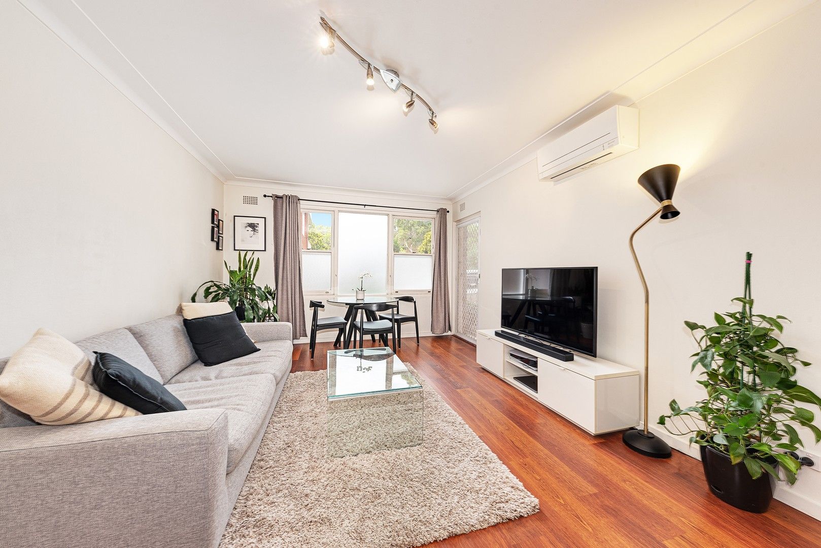 2 bedrooms Apartment / Unit / Flat in 13/97 Burns Bay Road LANE COVE NSW, 2066
