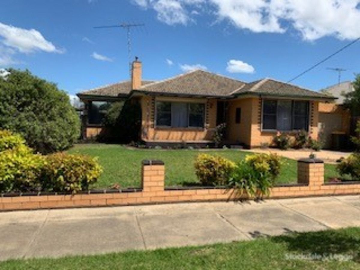 4 bedrooms House in 19 Malcolm Street BACCHUS MARSH VIC, 3340