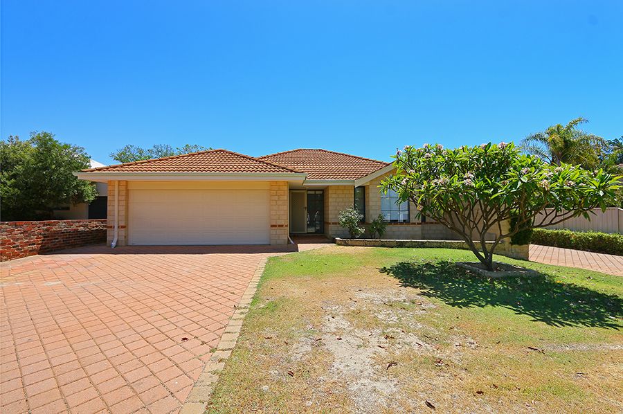 3 bedrooms House in 1/115 Lockhart Street COMO WA, 6152