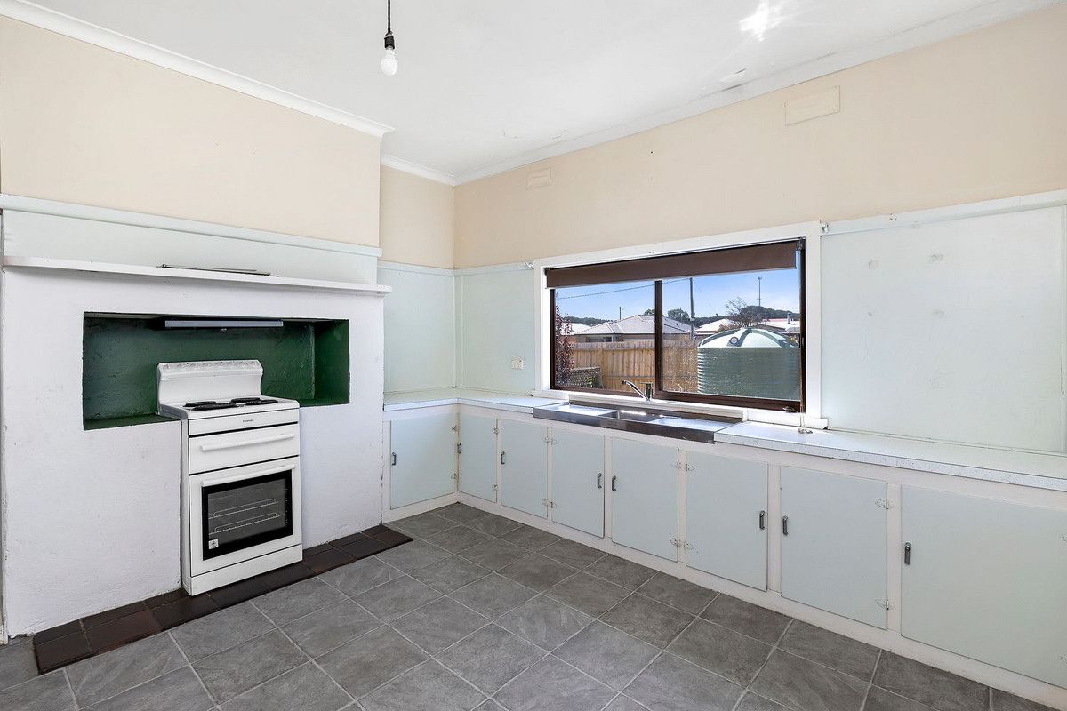 8 Cossar Street, Winchelsea VIC 3241, Image 2