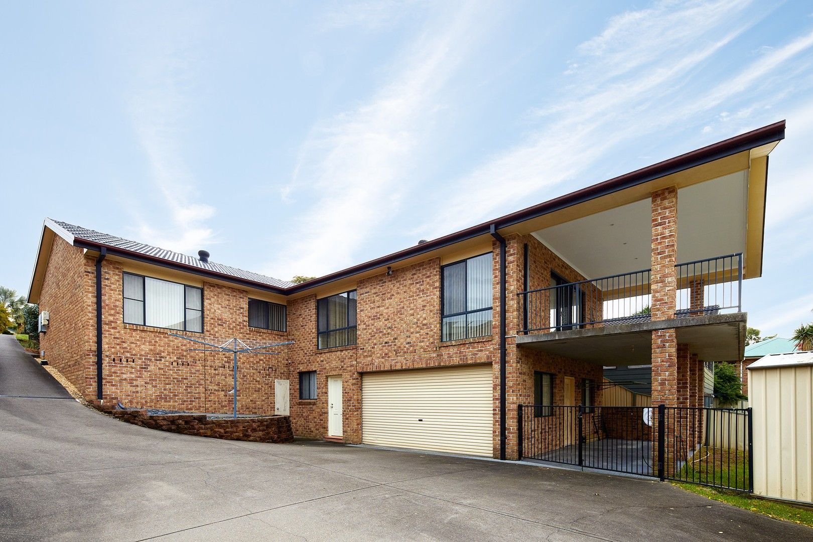 5 bedrooms House in 17 Rosebery Avenue MACQUARIE HILLS NSW, 2285