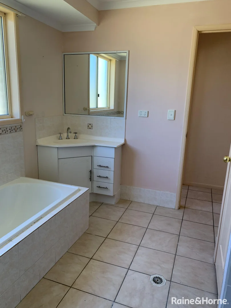 Additional image 13 of 28 Clarance Drive, New Auckland QLD 4680