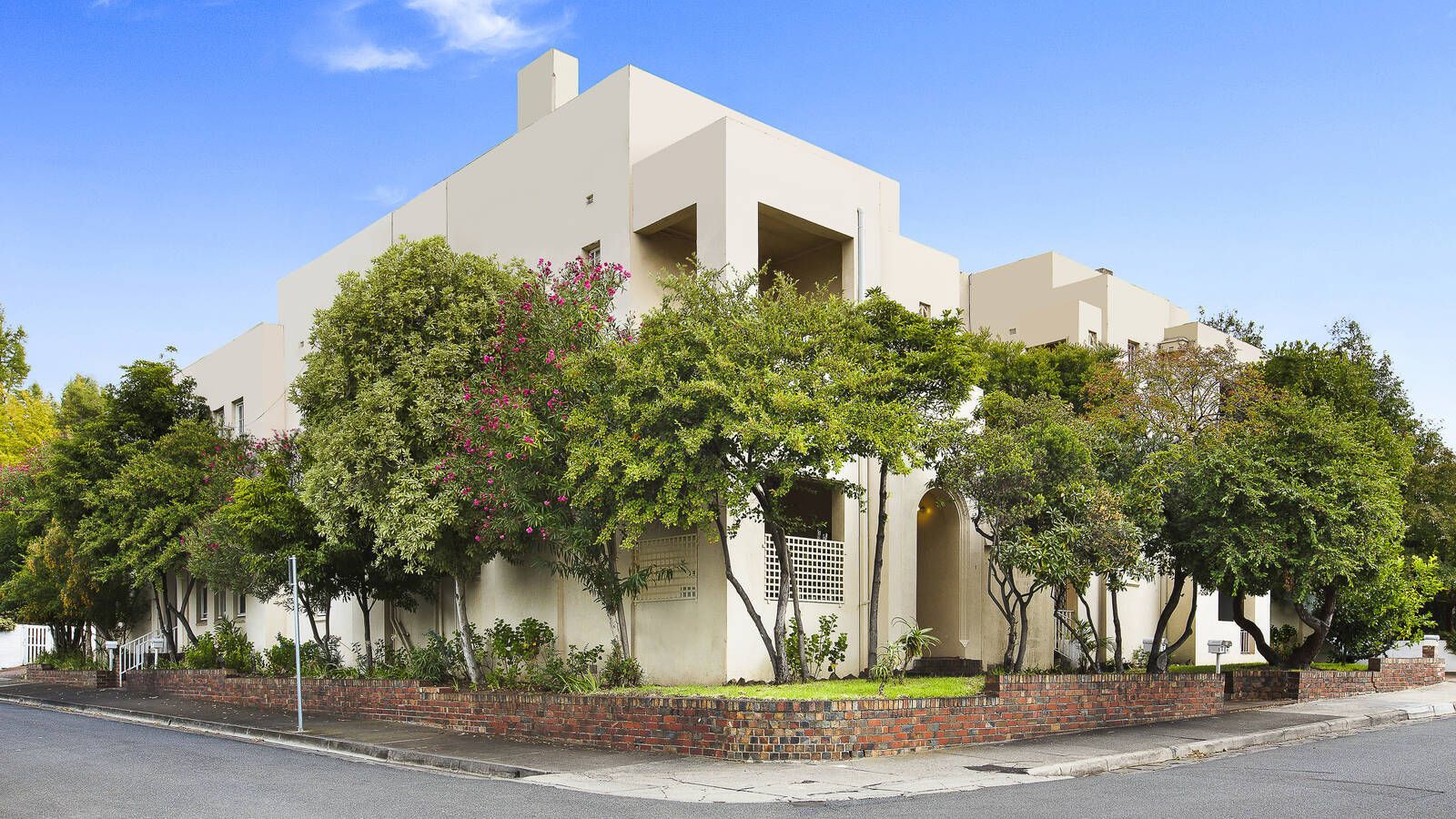 18-20 Stonnington Place, Toorak VIC 3142, Image 2